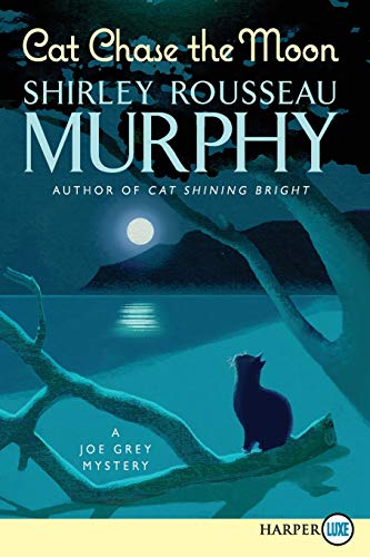 Cat Chase the Moon (Joe Grey Mystery, Large Print)